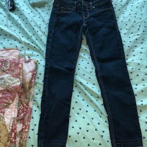 Several Jeans of different colors and sizes
